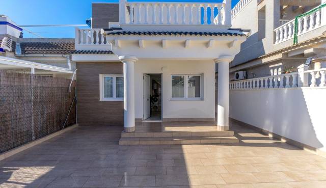Chalet - Venta - Torrevieja - El Chaparral