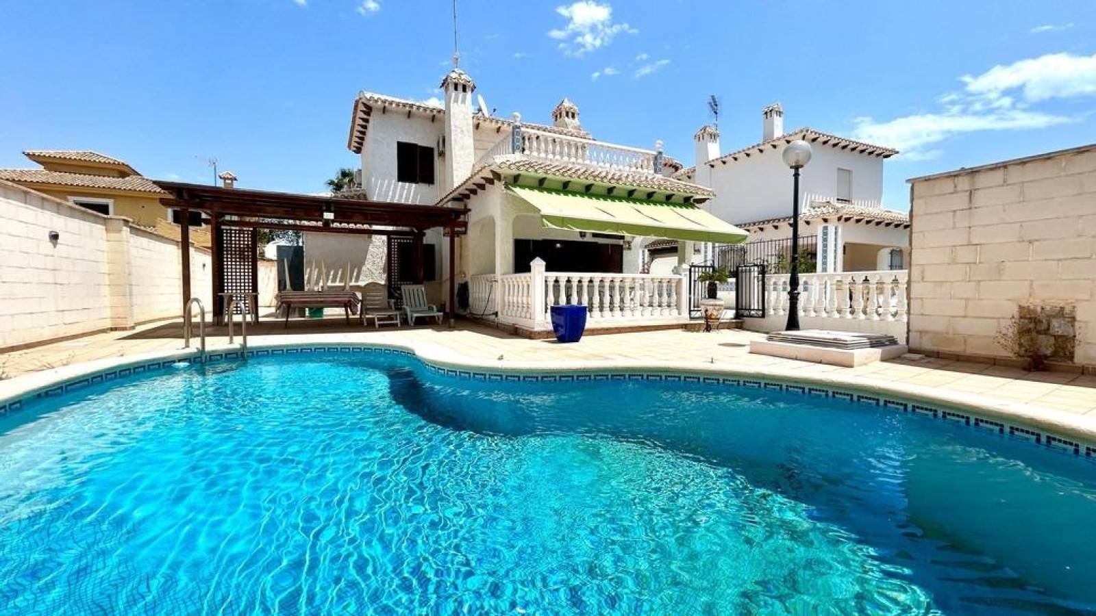 Herverkoop - Villa - Orihuela Costa - La Zenia