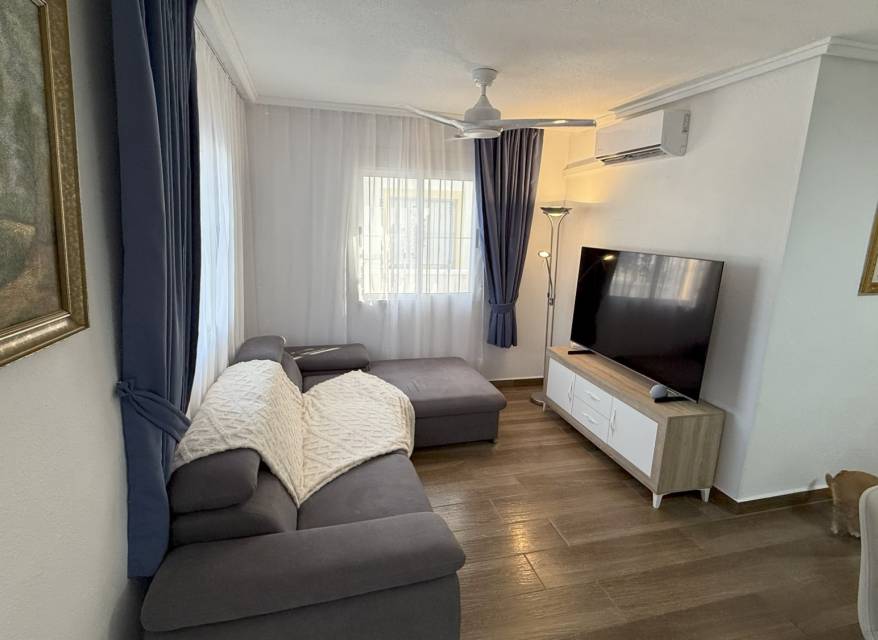 Herverkoop - Villa - Orihuela Costa - La Zenia