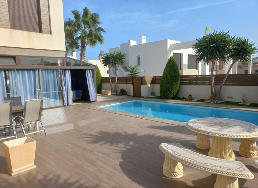 Herverkoop - Villa - Torrevieja - Aguas Nuevas