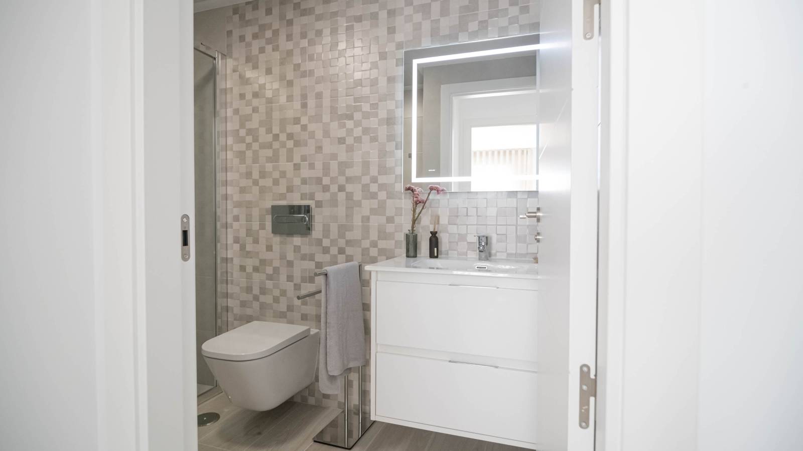 Neue immoblilien - semi-detached - Jerónimo y Avileses