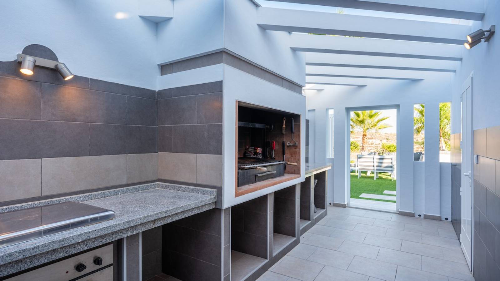 Nowy budynek -  - Orihuela