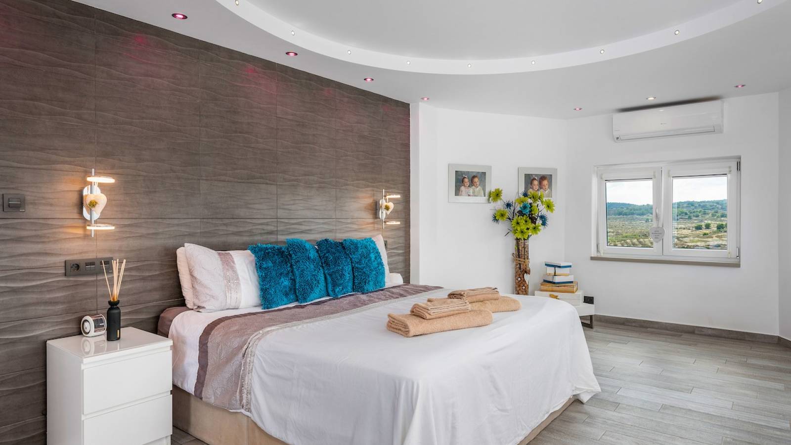 Nowy budynek -  - Orihuela