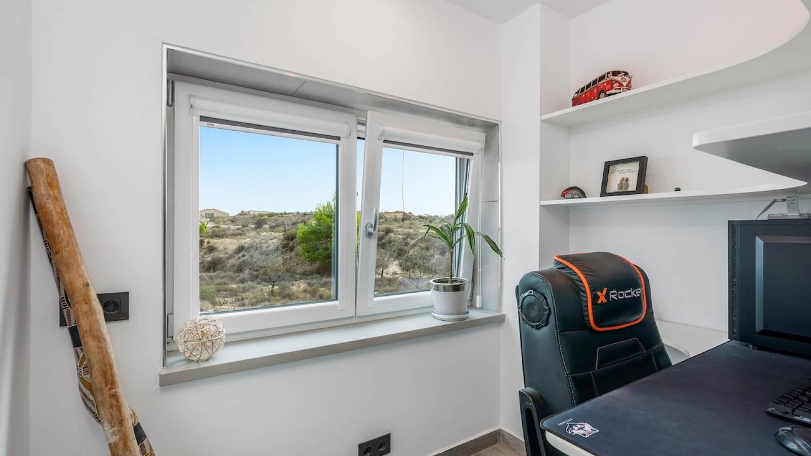 Nowy budynek -  - Orihuela