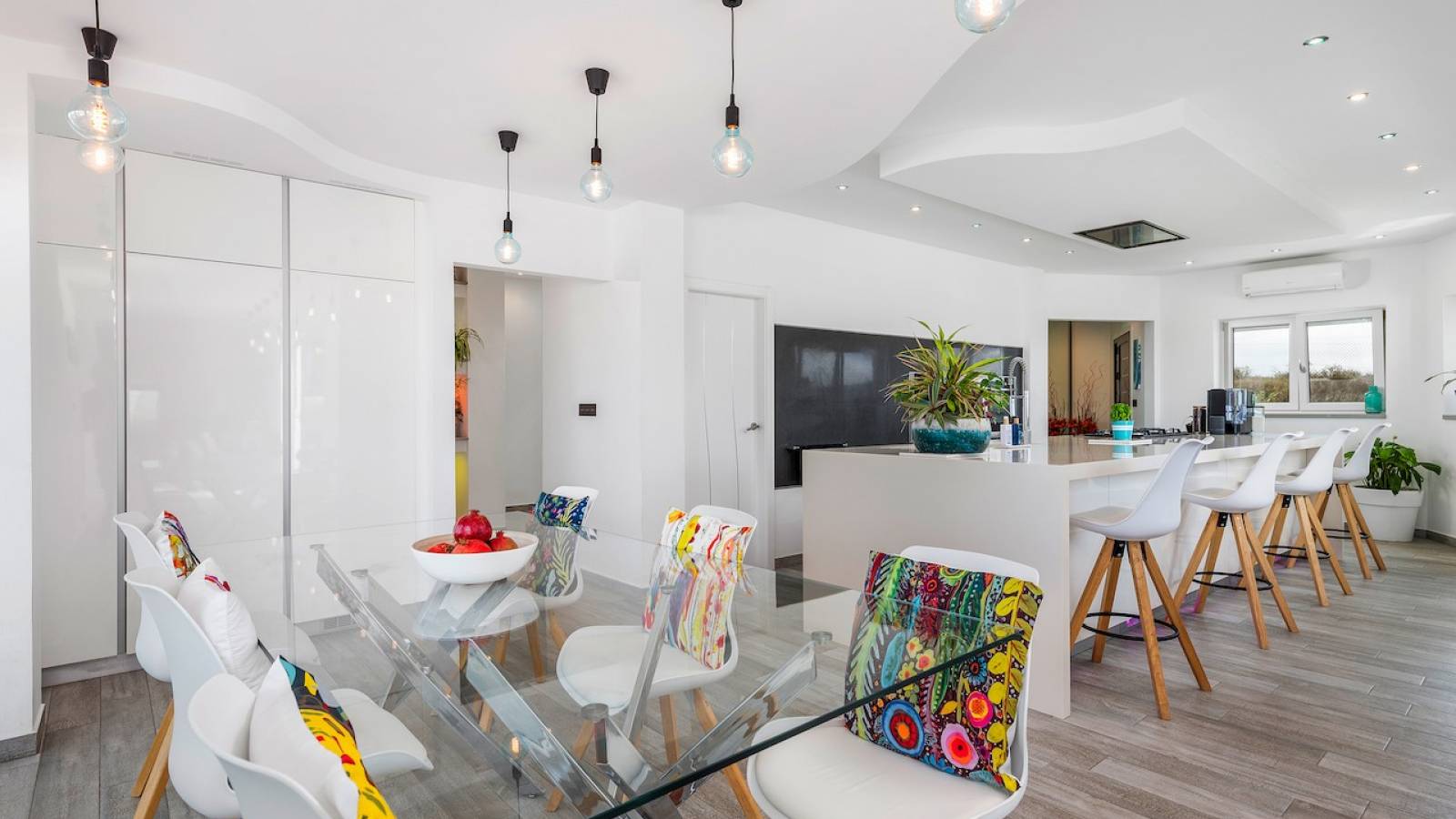 Nowy budynek -  - Orihuela