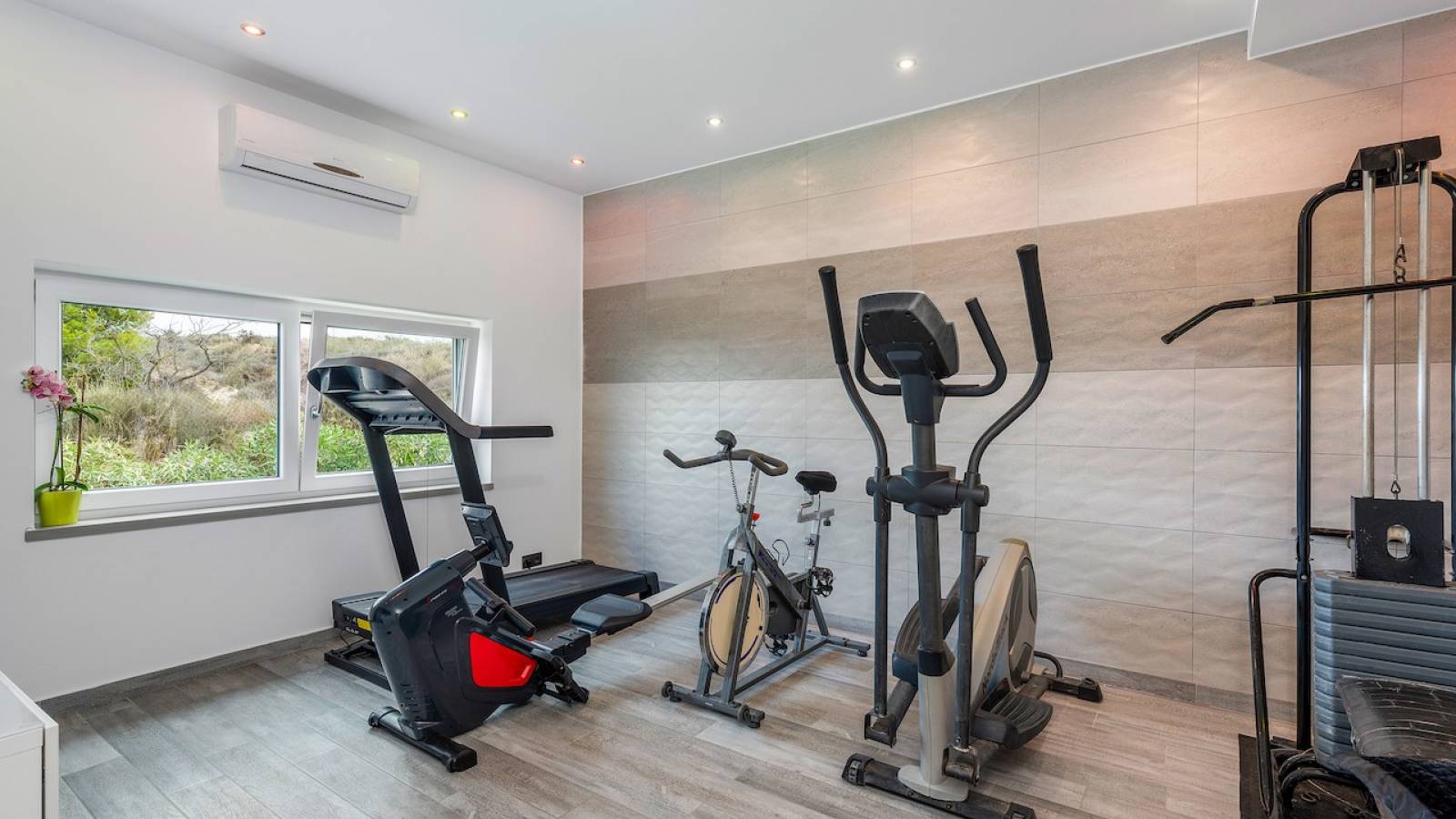 Nowy budynek -  - Orihuela