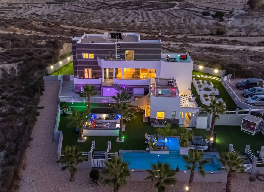 Nowy budynek -  - Orihuela