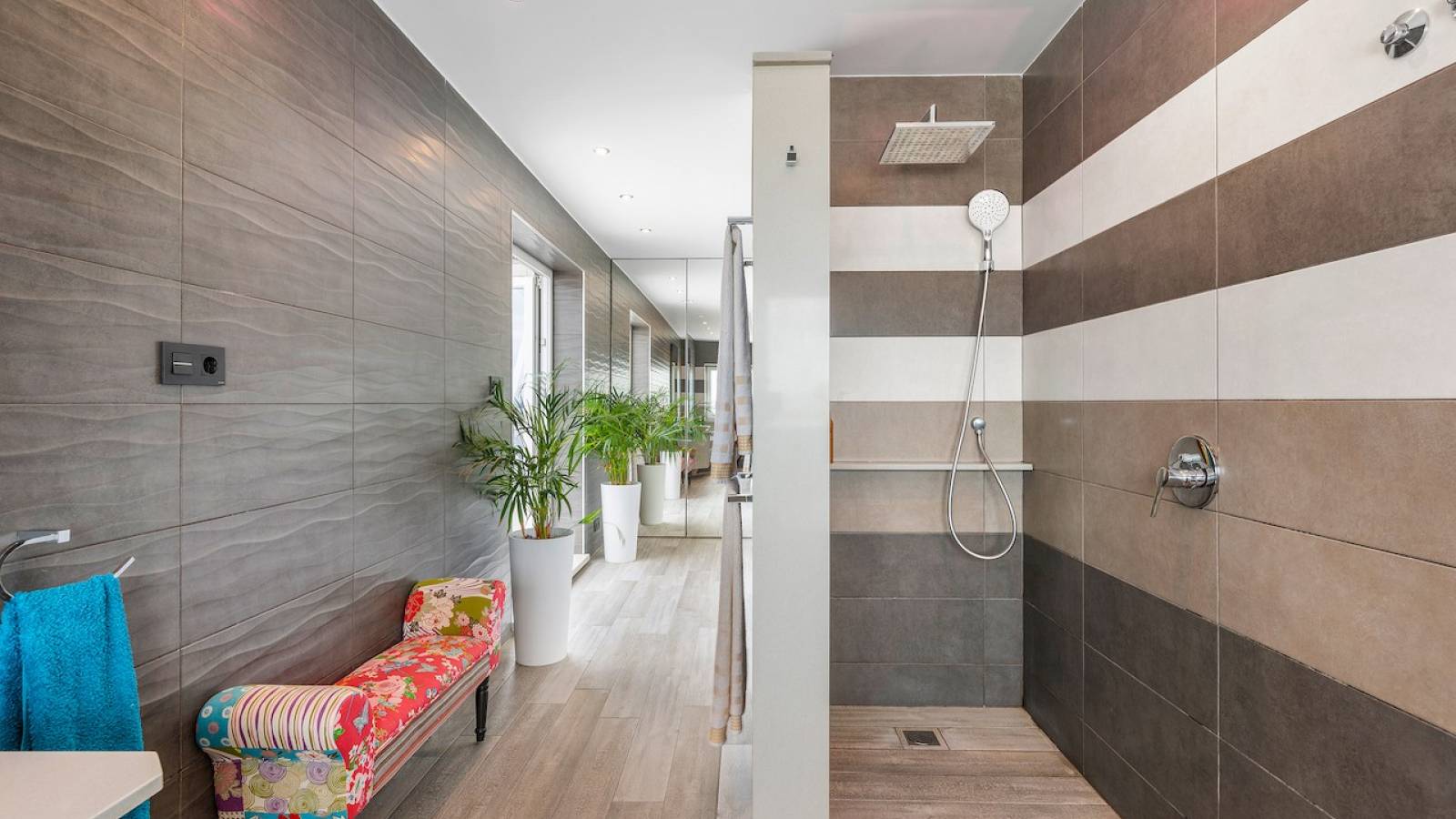 Nowy budynek -  - Orihuela