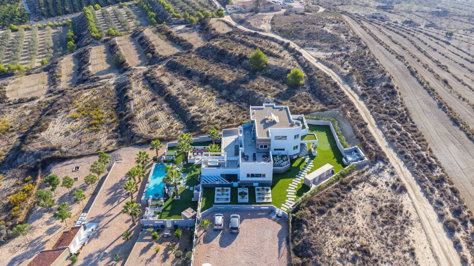 Nowy budynek -  - Orihuela