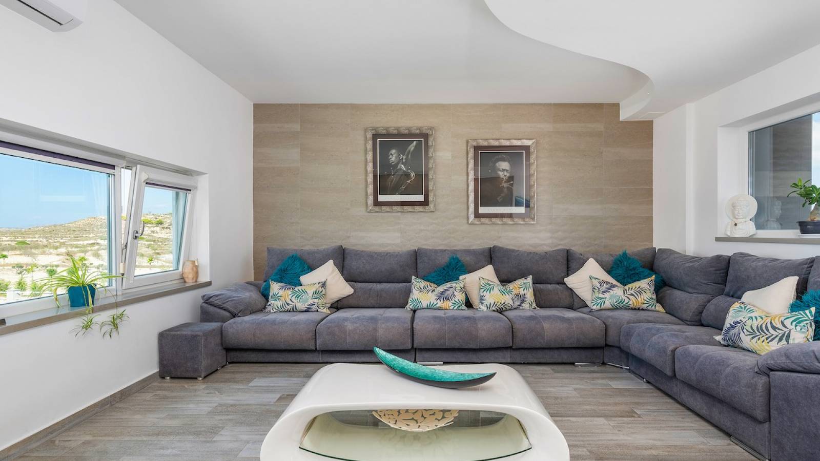 Nowy budynek -  - Orihuela