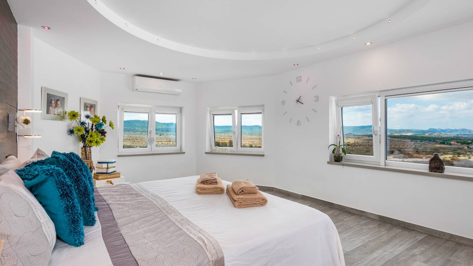 Nowy budynek -  - Orihuela