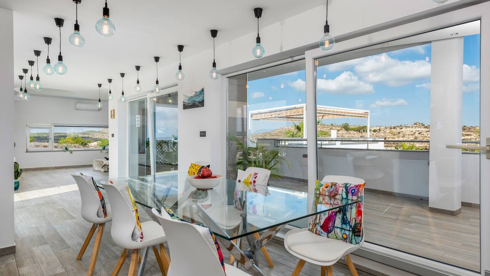 Nowy budynek -  - Orihuela