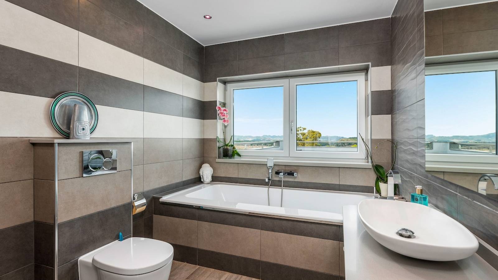 Nowy budynek -  - Orihuela