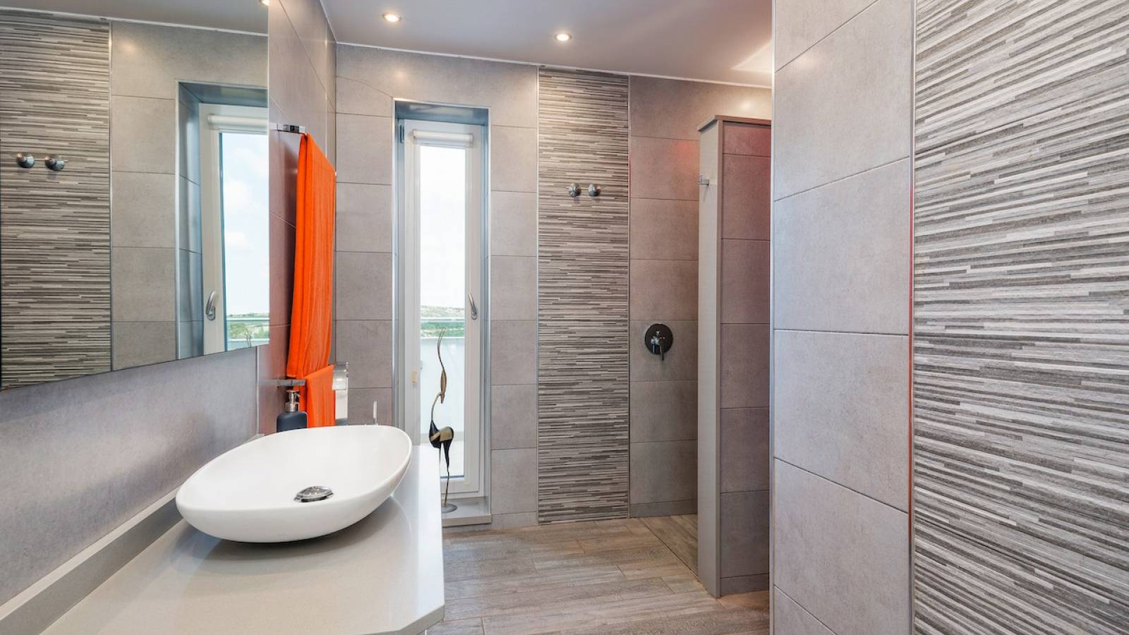 Nowy budynek -  - Orihuela