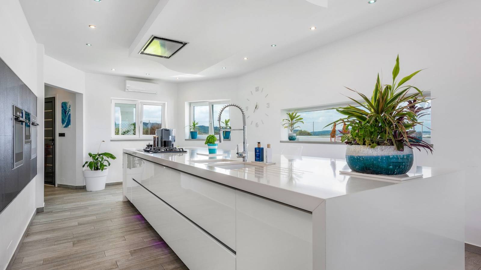 Nowy budynek -  - Orihuela