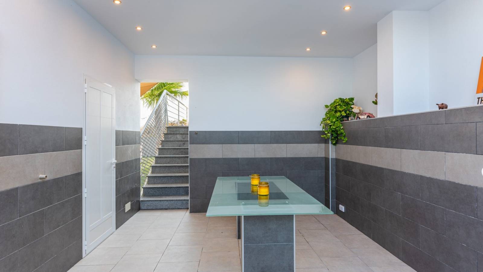 Nowy budynek -  - Orihuela