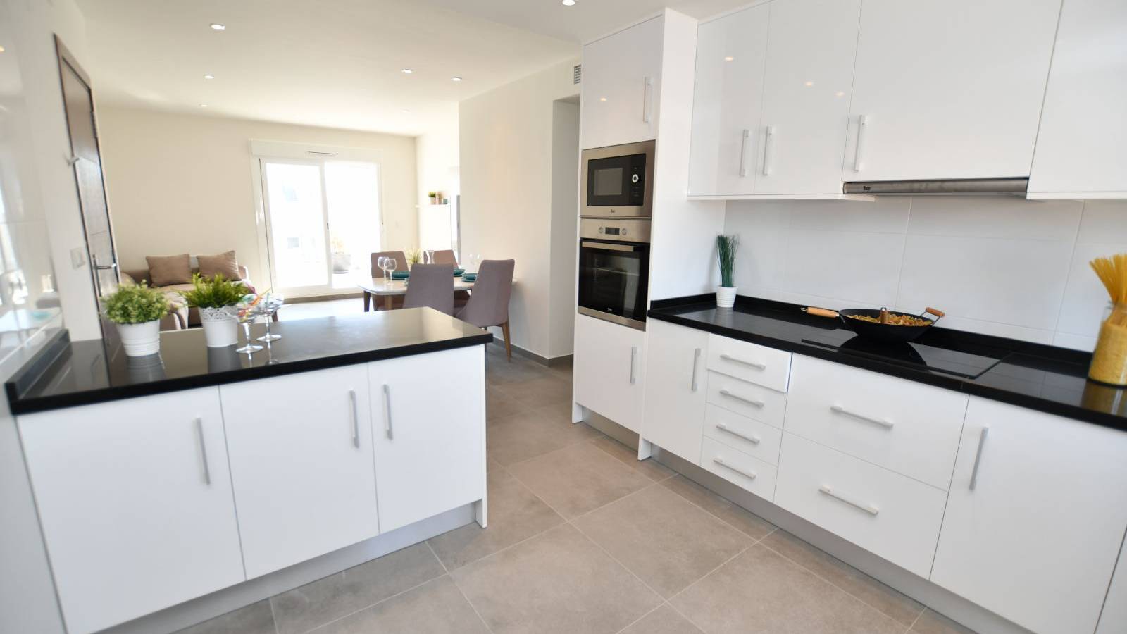 Nowy budynek -  - San Miguel de Salinas