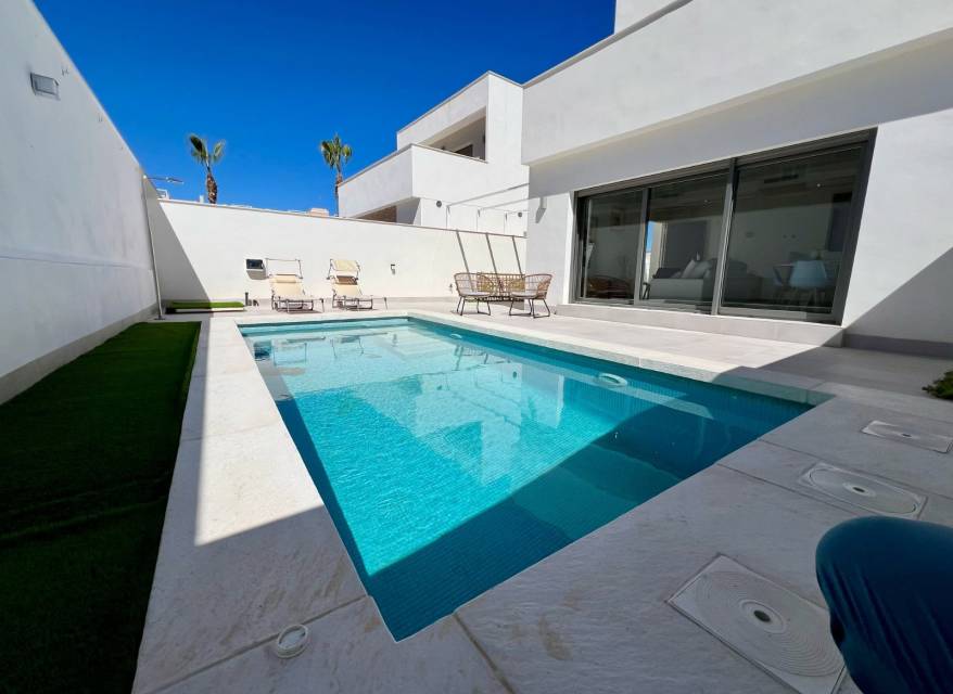 Nowy budynek - Villa - Orihuela Costa - Villamartín