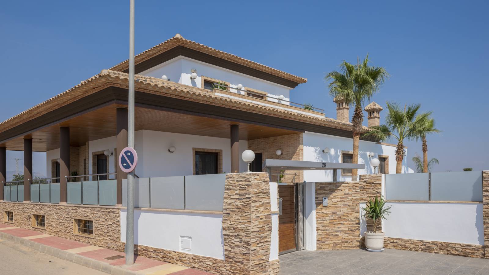 Nueva construcción  - Chalet - Jerónimo y Avileses