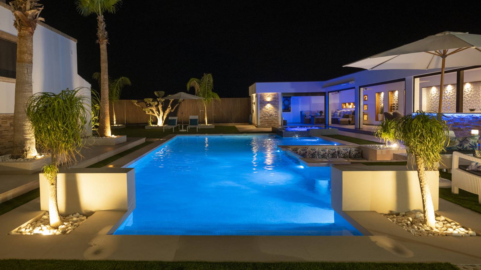 Nueva construcción  - Chalet - Jerónimo y Avileses