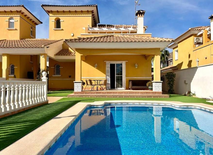 Odsprzedaż - Villa - Orihuela Costa - Cabo Roig