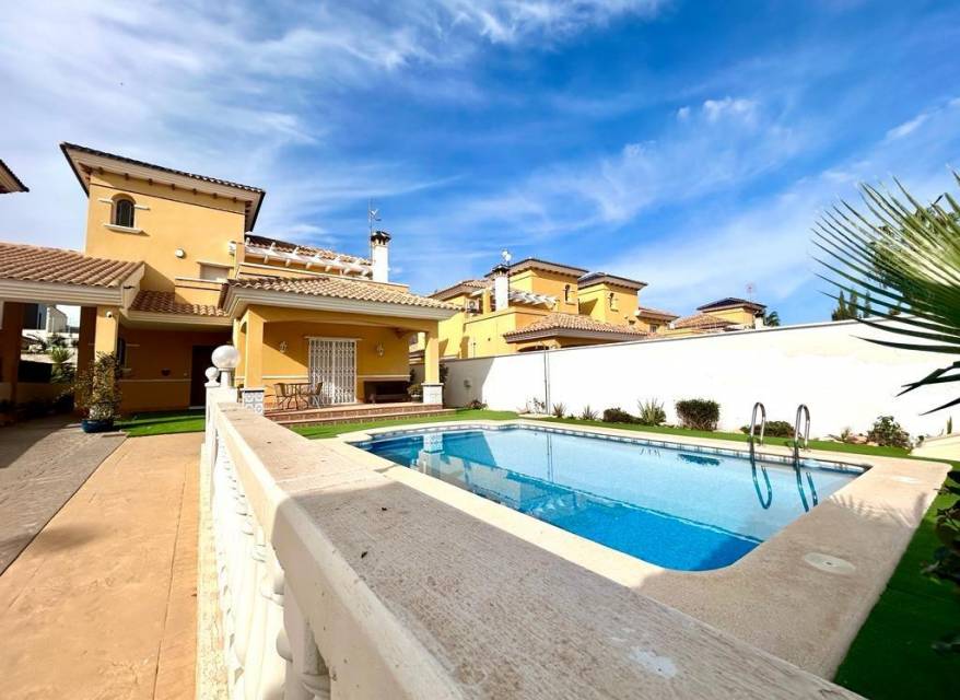 Odsprzedaż - Villa - Orihuela Costa - Cabo Roig