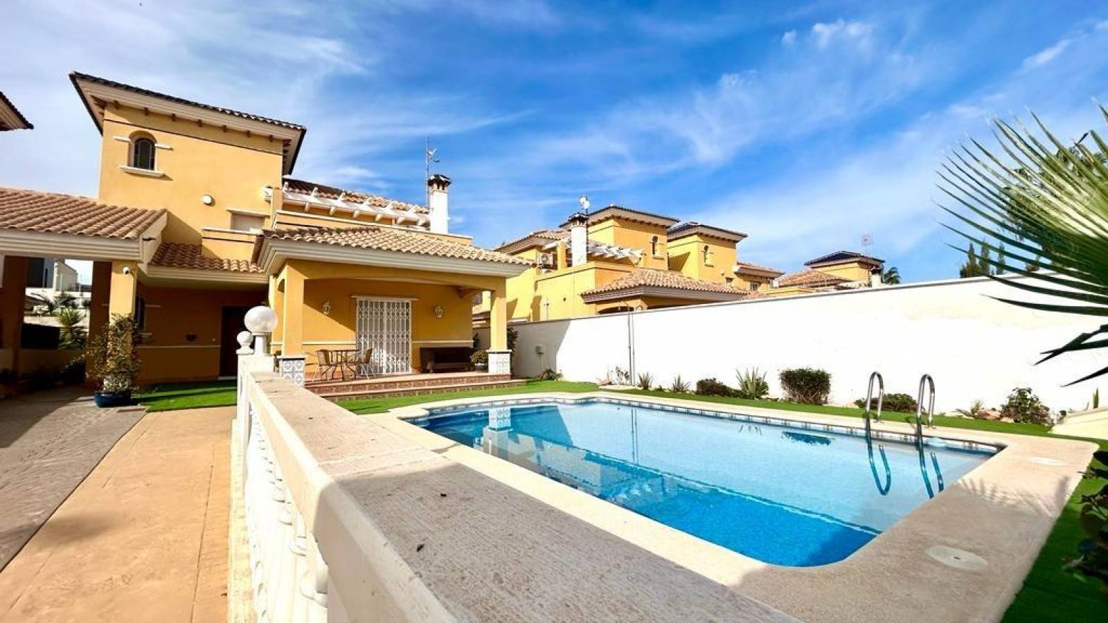 Odsprzedaż - Villa - Orihuela Costa - Cabo Roig