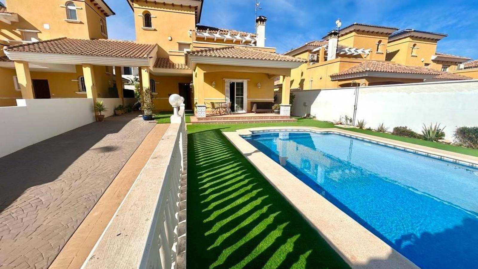 Odsprzedaż - Villa - Orihuela Costa - Cabo Roig