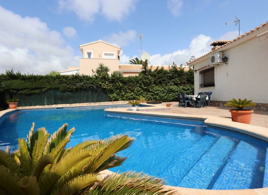 Odsprzedaż - Villa - Orihuela Costa - Campoamor