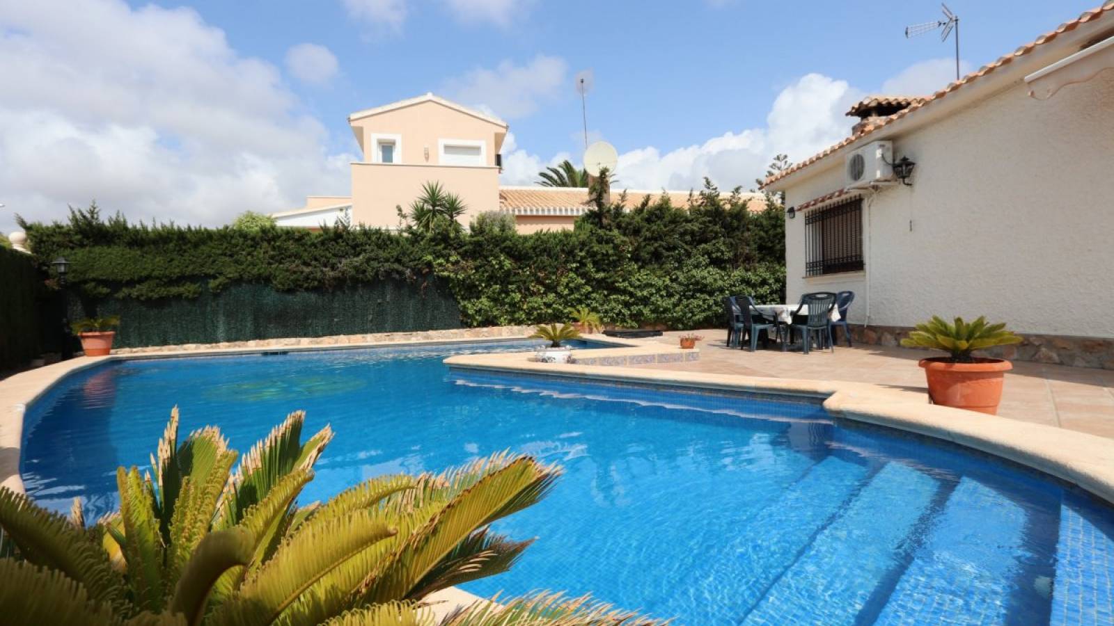 Odsprzedaż - Villa - Orihuela Costa - Campoamor