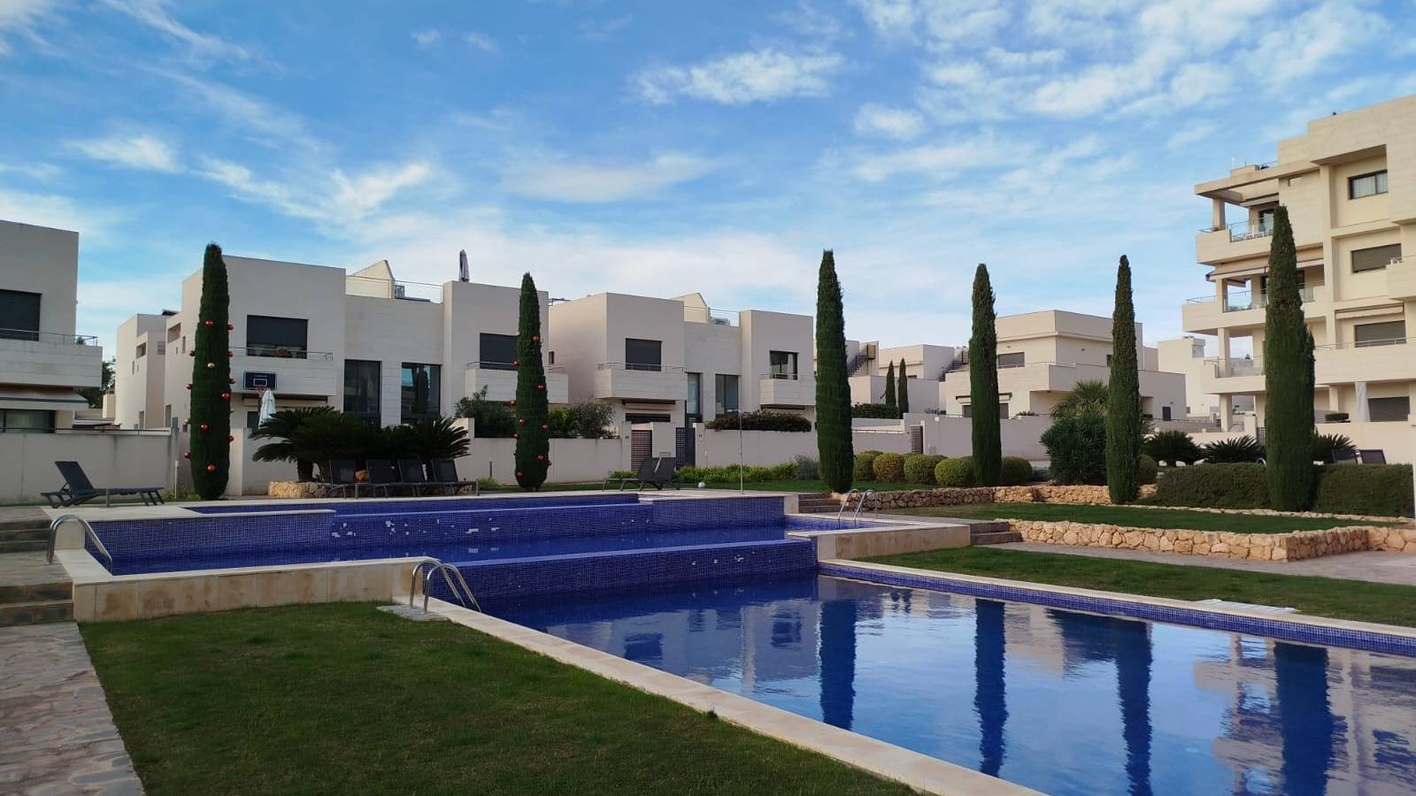 Odsprzedaż - Villa - Orihuela Costa - Los Dolses