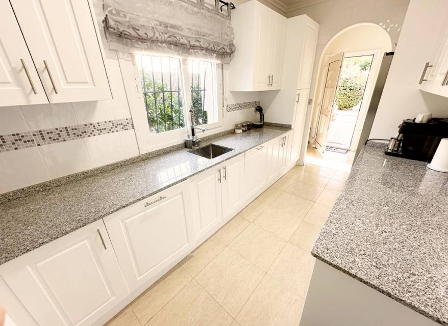 Odsprzedaż - Villa - 