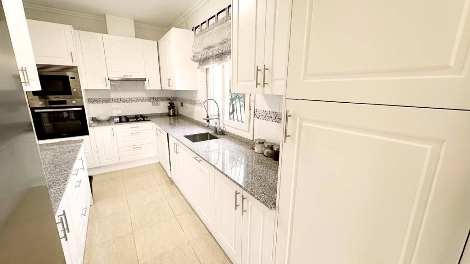 Odsprzedaż - Villa - 