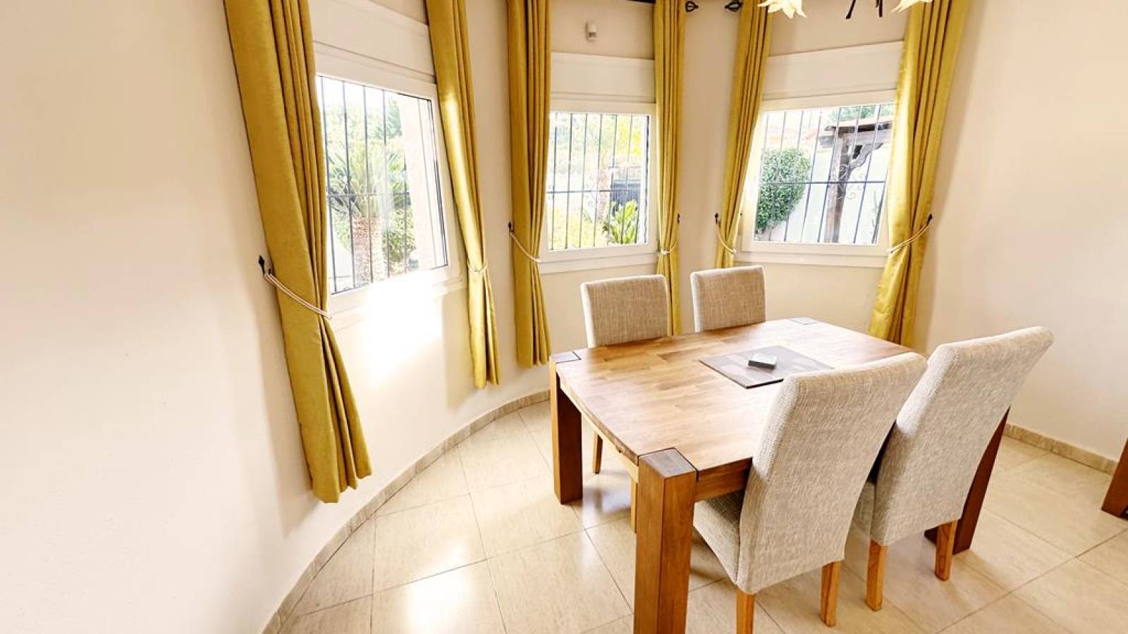 Odsprzedaż - Villa - 