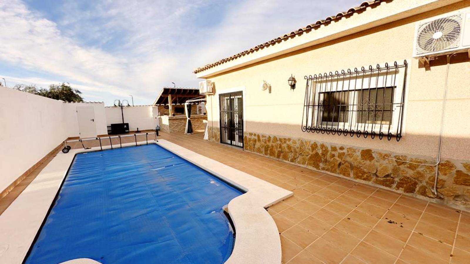 Odsprzedaż - Villa - 