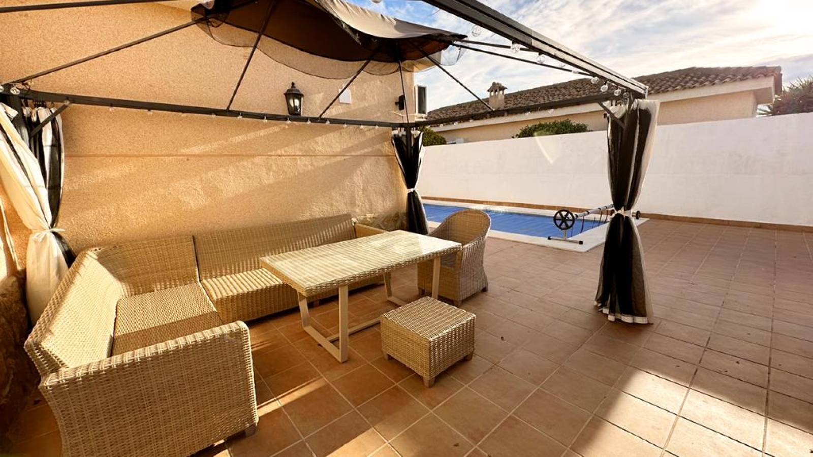 Odsprzedaż - Villa - 