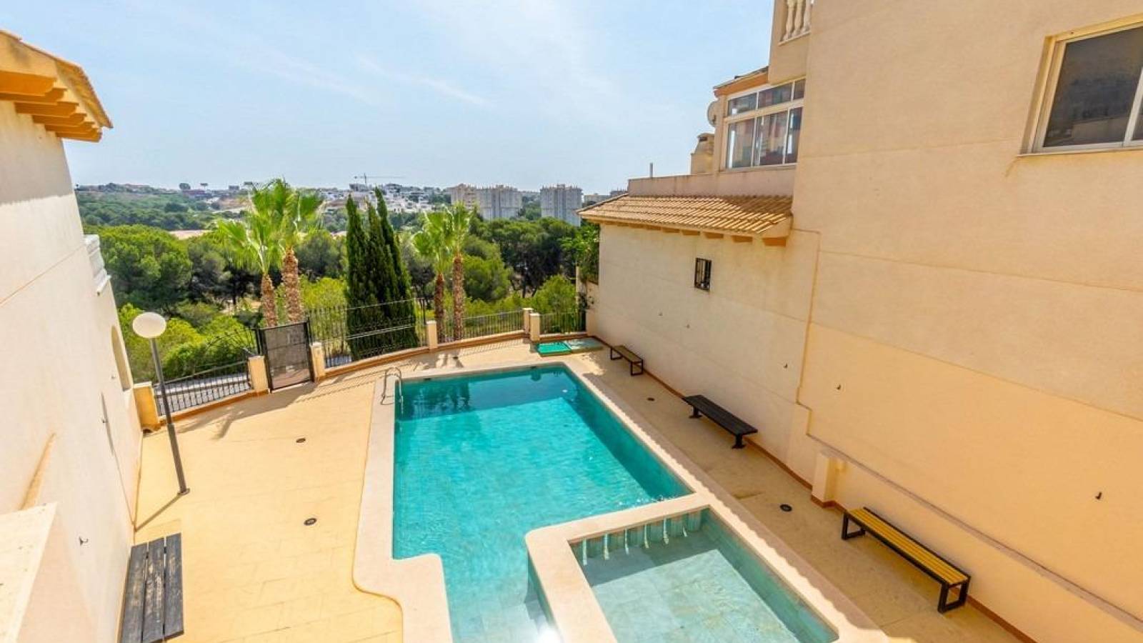 Resale - Apartment - Orihuela Costa - Campoamor