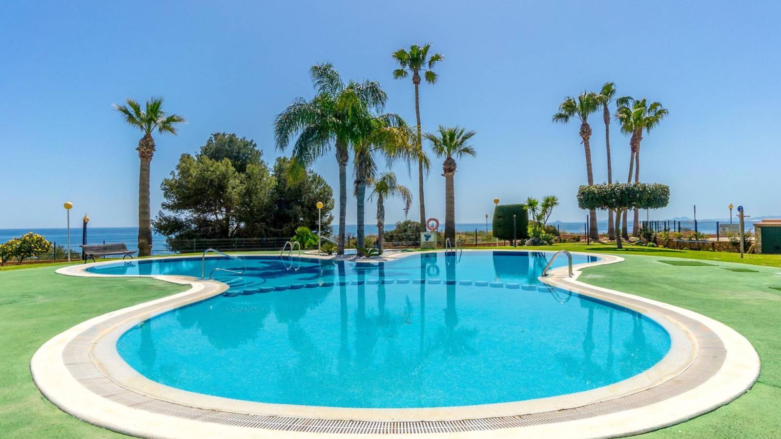 Resale - Apartment - Orihuela Costa - Campoamor