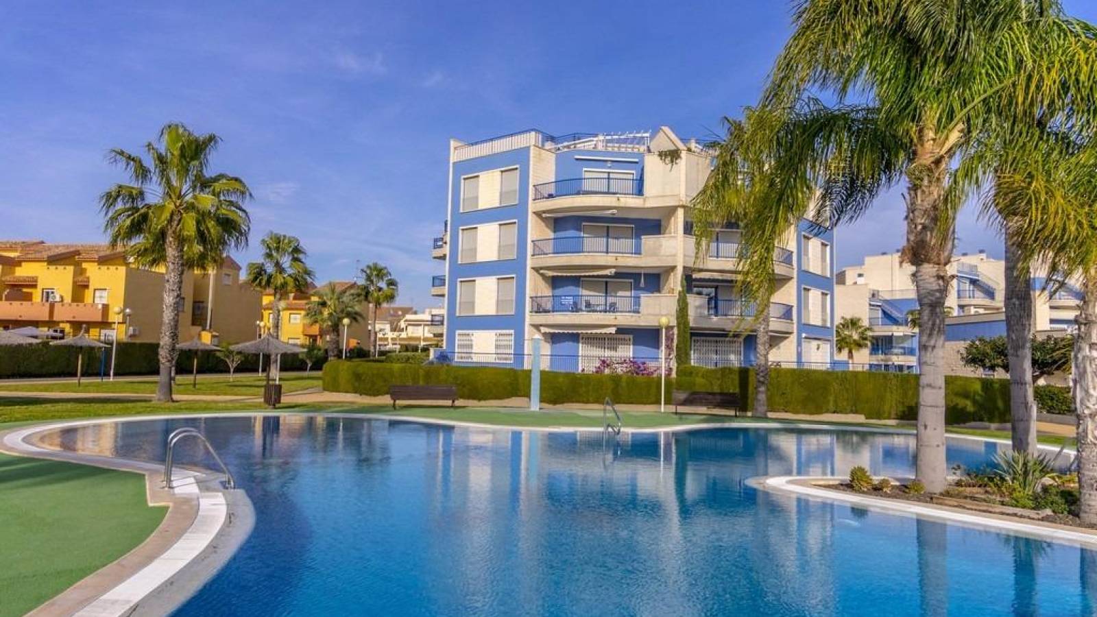 Resale - Apartment - Orihuela Costa - Campoamor