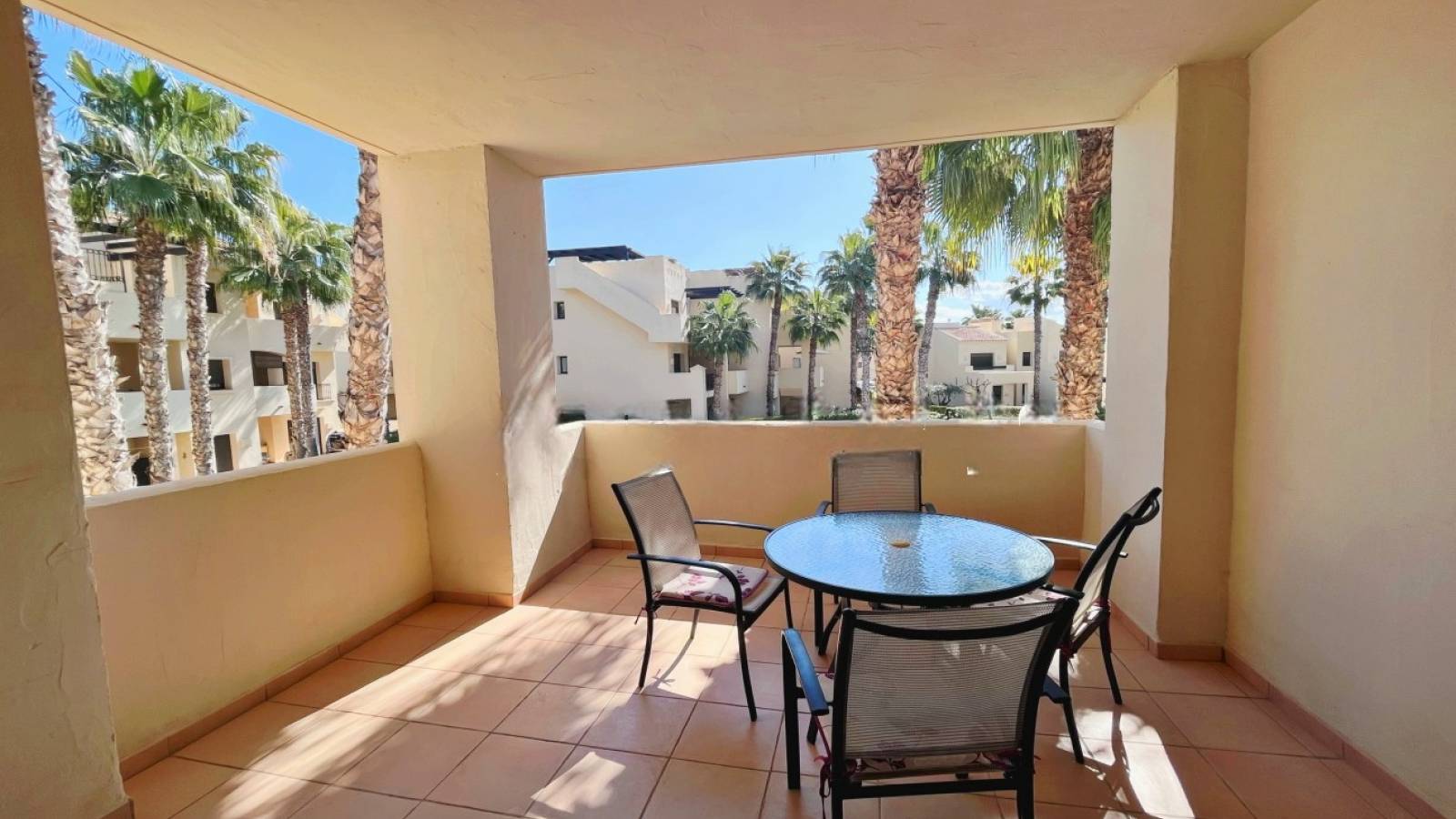 Resale - Apartment - Roda Golf