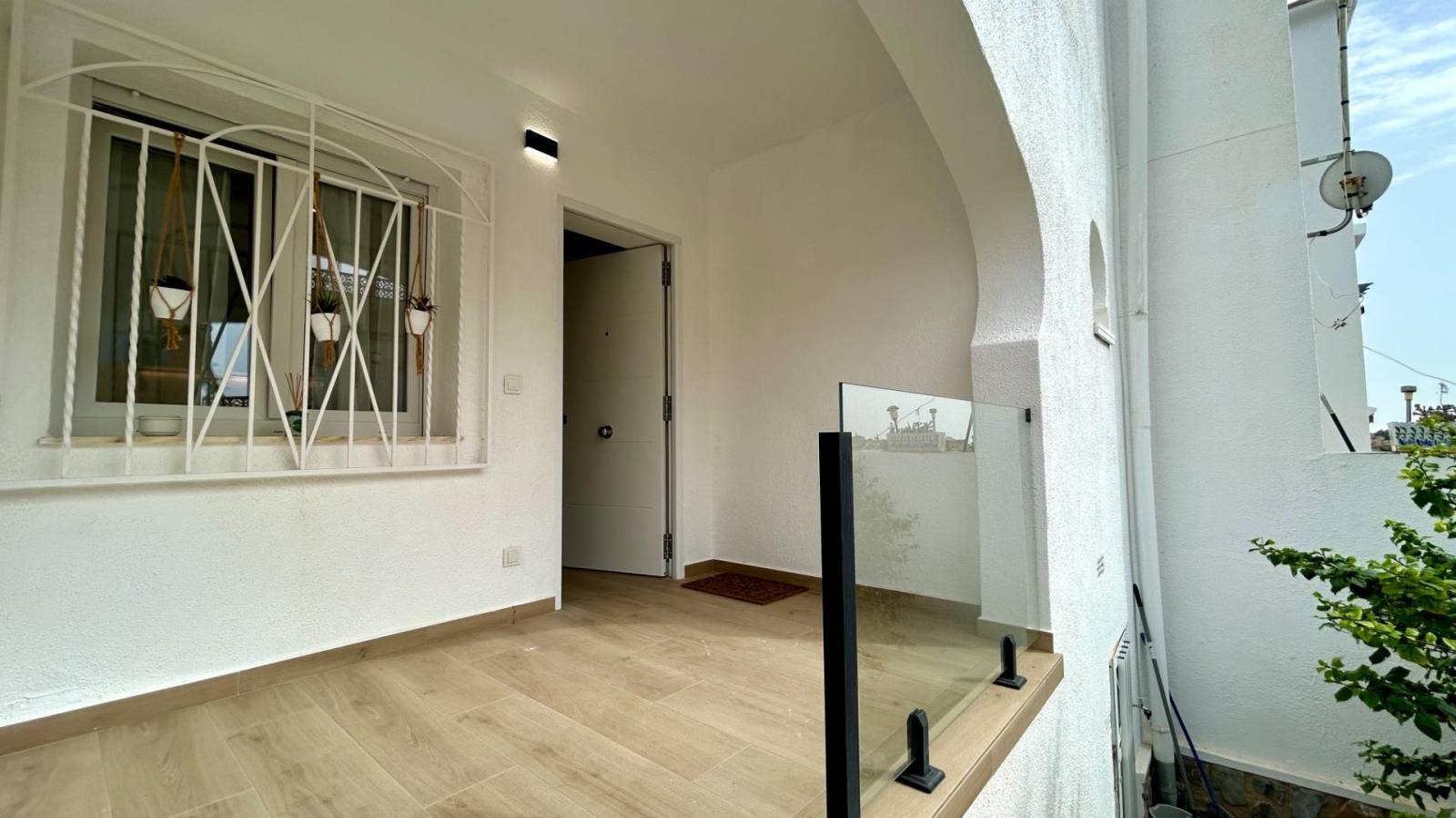 Resale - Apartment - San Miguel de Salinas - Las Filipinas