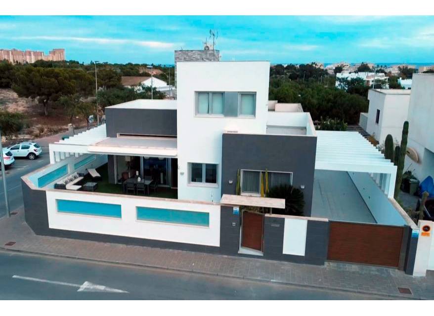 Resale - Villa - Mil Palmeras