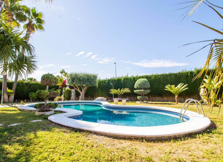 Resale - Villa - Mil Palmeras