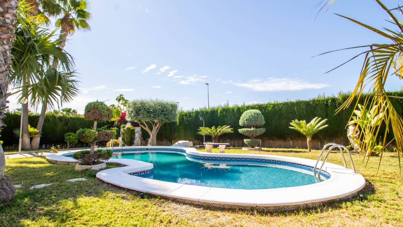 Resale - Villa - Mil Palmeras