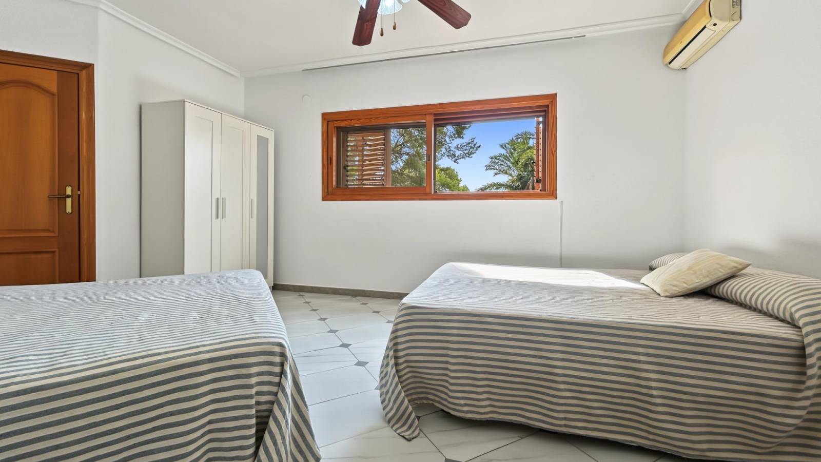 Resale - Villa - Orihuela Costa - Campoamor