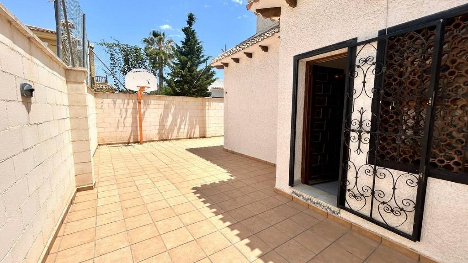 Resale - Villa - Orihuela Costa - La Zenia