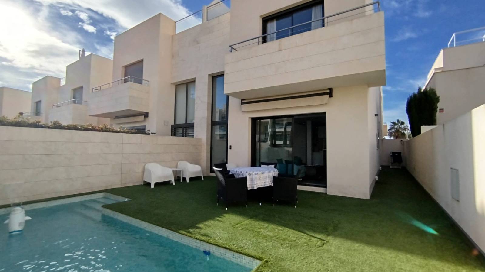 Resale - Villa - Orihuela Costa - Los Dolses