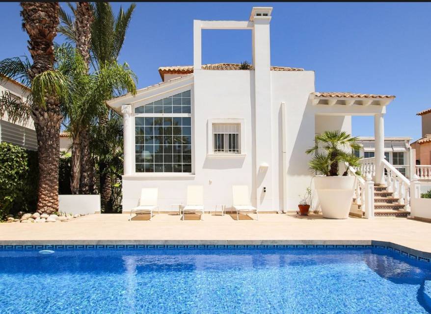 Resale - Villa - San Fulgencio