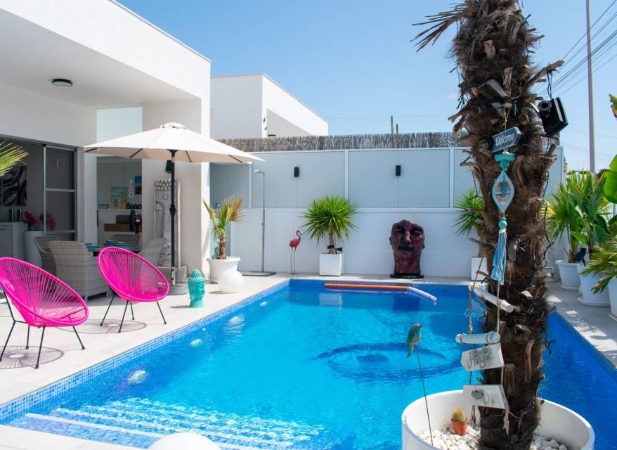 Resale - Villa - Torrevieja - El Chaparral