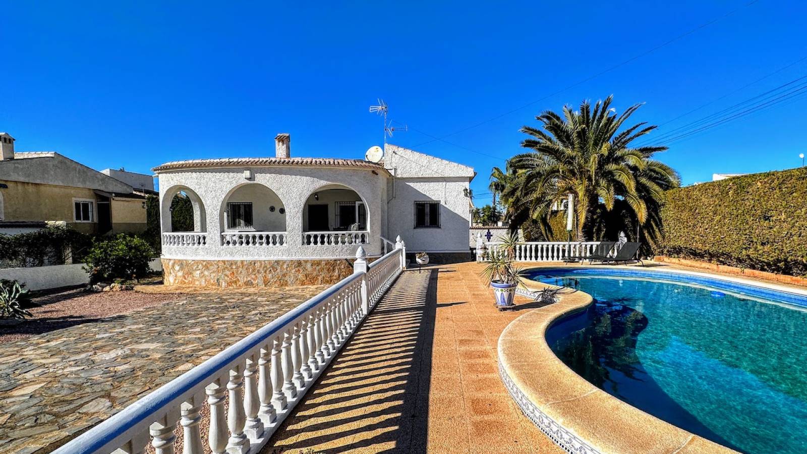 Resale - Villa - Torrevieja - El Chaparral